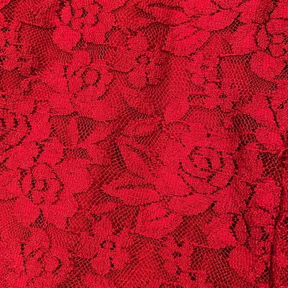Red lace dress - Picture 3 of 4